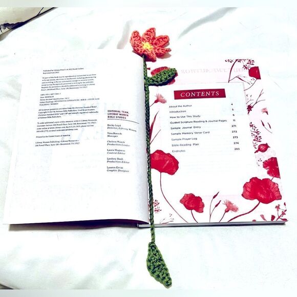 Hand-made CROCHET flower bookmarks! So adorable and made to order ! - Picture 2 of 3